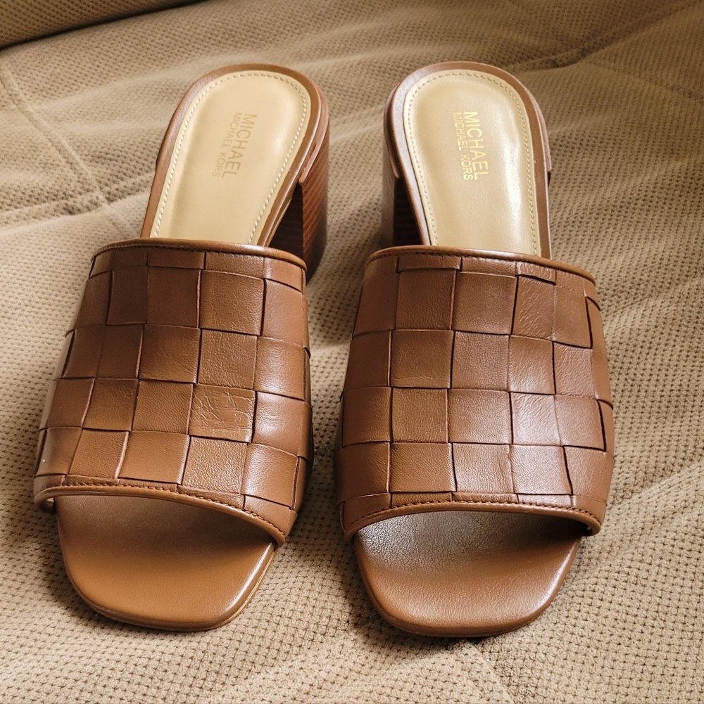Michael Kors Tan Block Heel Mules Great Condition! - Picture 3 of 6